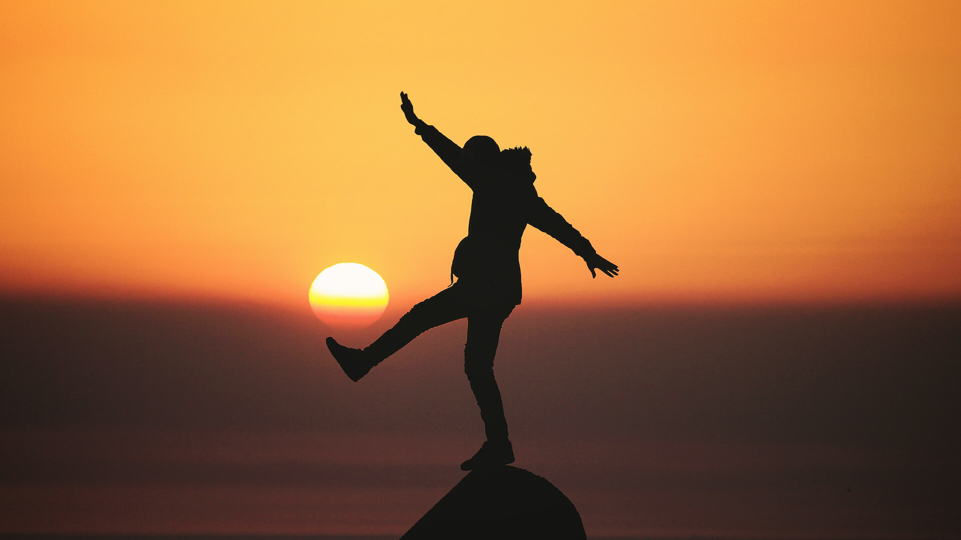 Guy dancing on a rock because his powerpoints are now in seidat